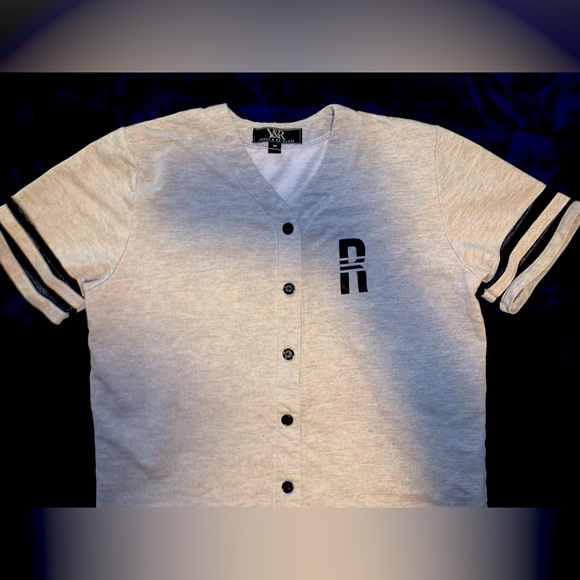 Young & Reckless | Short Sleeve | Button Up | Size: M - Picture 1 of 4